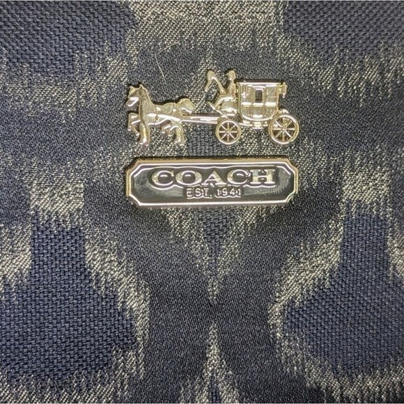 EUC Coach Isabelle purse navy fabrick with silver c design throughout Satin navy - Picture 9 of 12